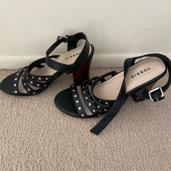 Sandals - Picture 3 of 3